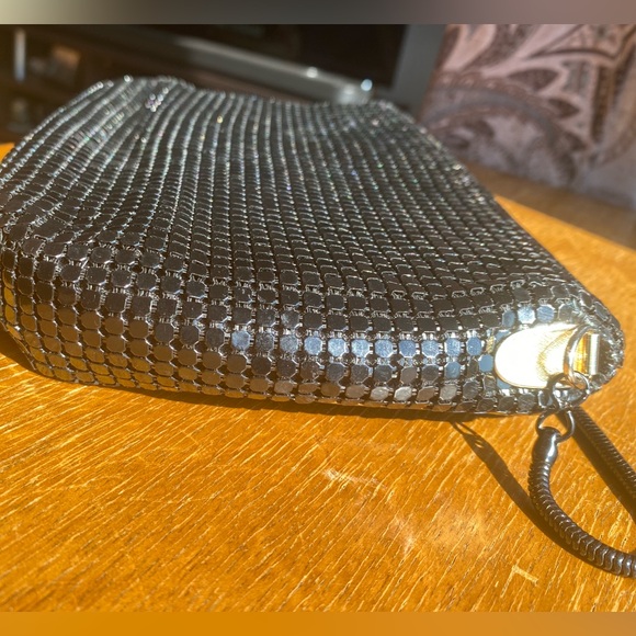 Vintage 1980’s Black Shiny Metal Chain Mail Purse Clutch Handbag W/Chain Strap - Picture 7 of 8